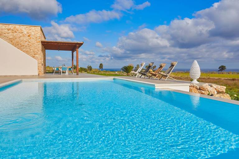Fully equipped villa with private pool, garden & barbeque | Pets are welcome — photo 2