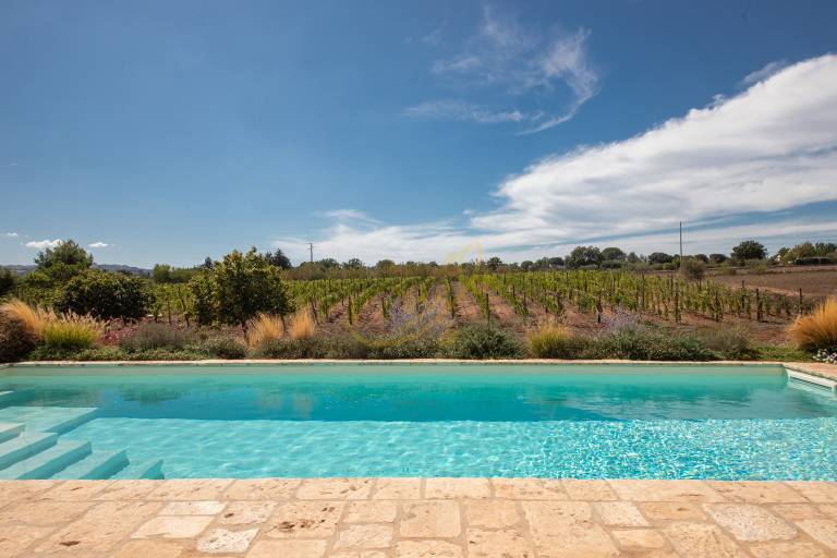 Vacation home with grill, yard & private pool — photo 2