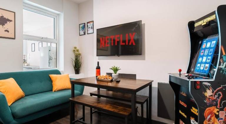 Ample vacation home | Pet-friendly — photo 2