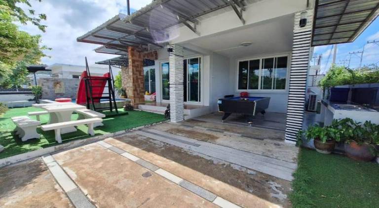 Vacation home with pool & barbecue — photo 5