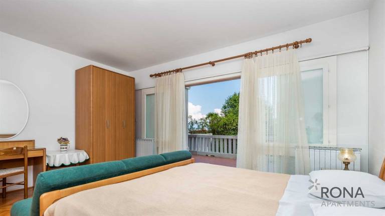 Holiday apartment with patio — photo 2