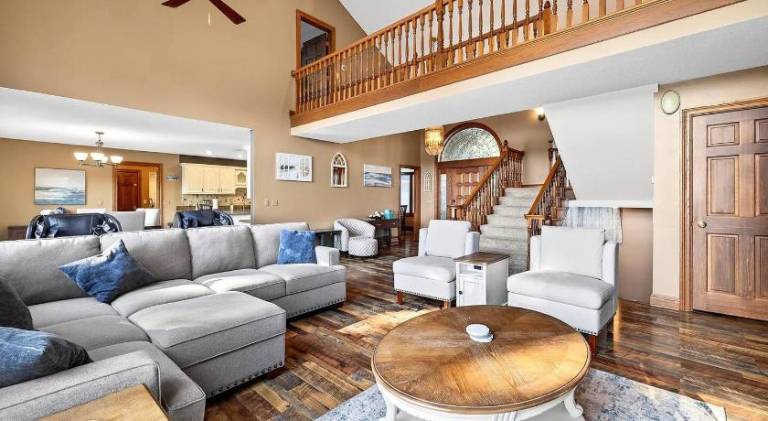 Lakefront Group Stay, Sleeps 19, Indoor Pool, Hot Tub, Arcades — photo 2