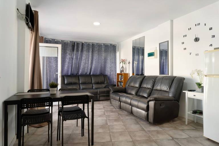 Vacation Apartment 'Las Flores1' with Sea and Beach View, Wi-Fi and Air Conditioning — photo 4