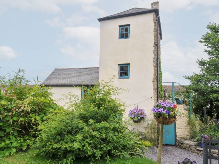Cottage with yard | Beach view in Bideford