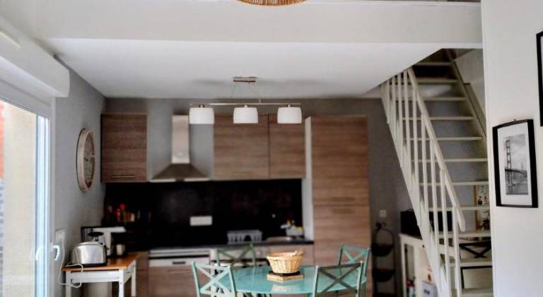 House with patio — photo 2