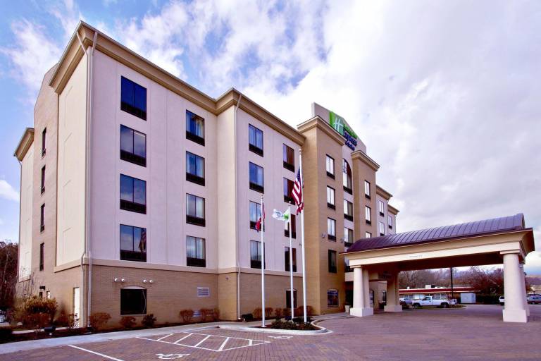 Holiday Inn Express & Suites Oak Ridge By IHG in Oak Ridge, TN