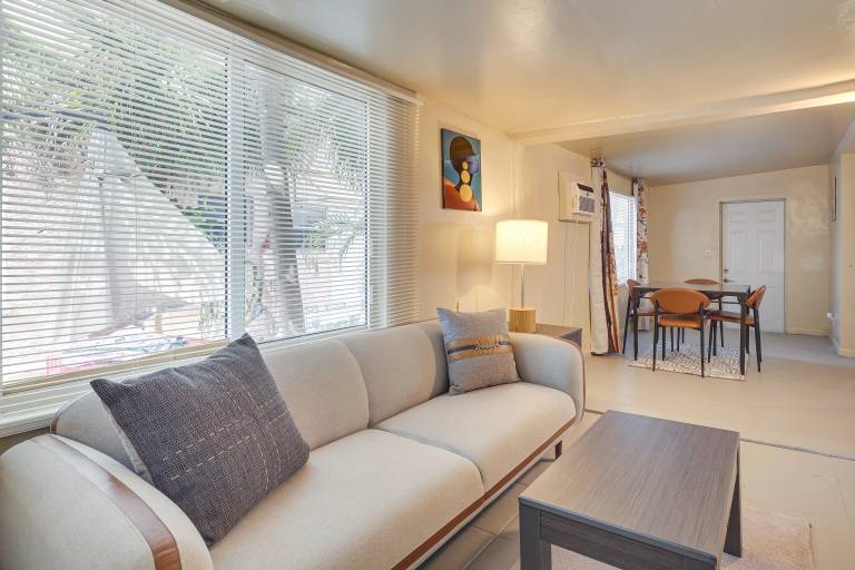 3 Mi to Sand Move In Ready Apt Off Hollywood Blvd