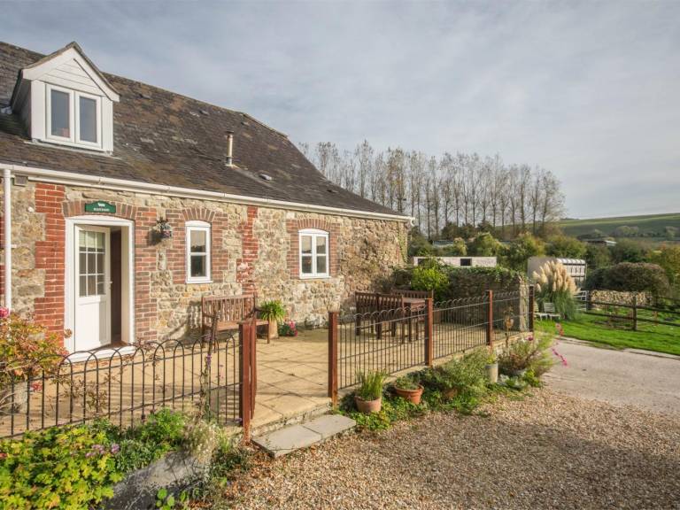 3 Bed in Bridport oc dc067