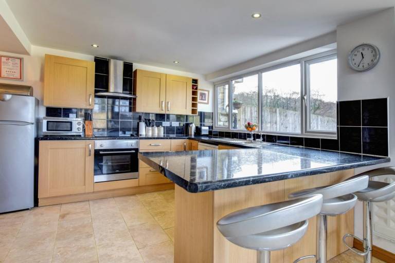 2 Bed in Cardiff oc 45378