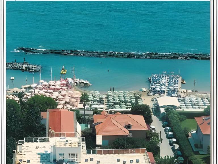 Serviced apartment with patio in Diano Marina