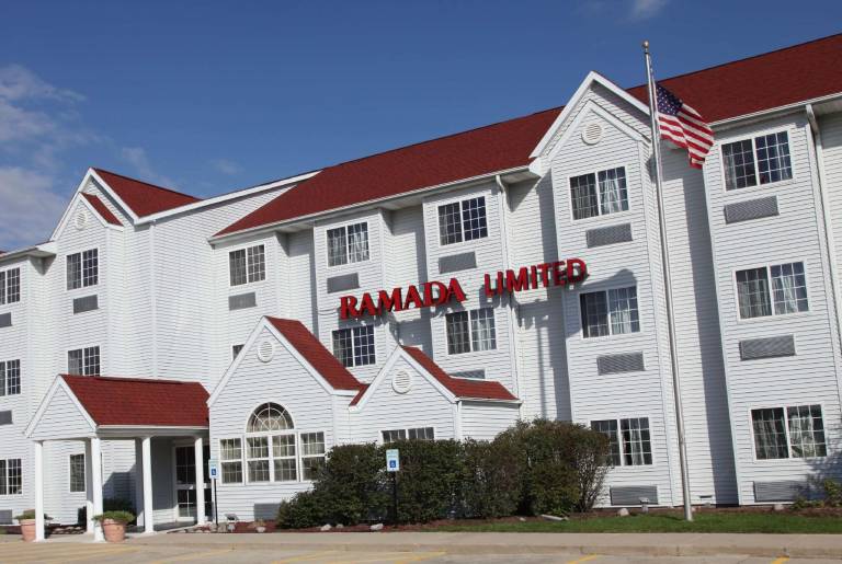 Ramada Limited Bloomington — photo 4