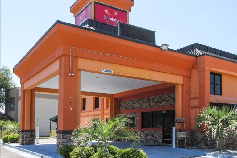 Econo Lodge Inn & Suites Macon North in Macon