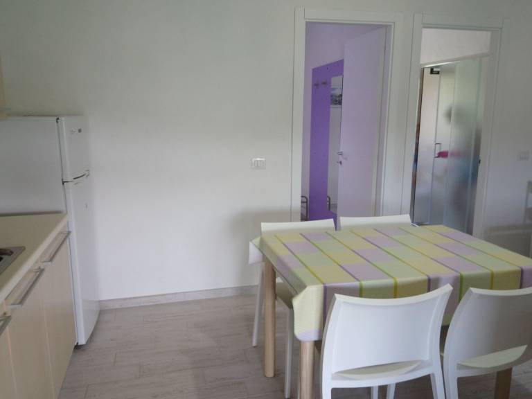 Zwei-Zimmer-Penthouse-Wohnung mit Terrasse mit Meerblick — photo 5