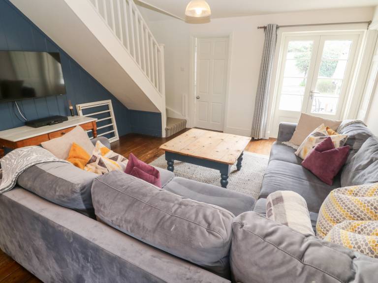 Cottage with yard & barbecue | Beach view — photo 5