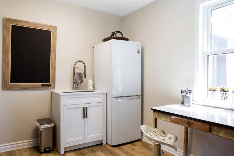 Tranquil Restored Farmhouse Ideal to Disconnect in Ontario — photo 2