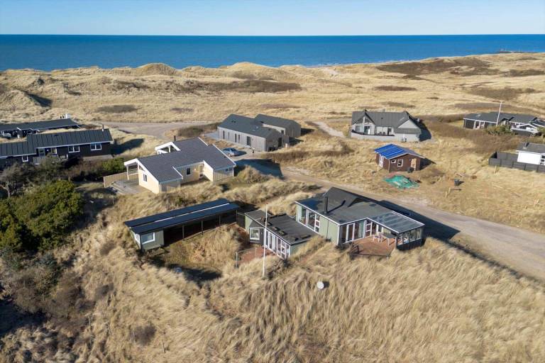 Family-friendly house with grill, jacuzzi & patio | Close to the beach | Dogs allowed in Lokken