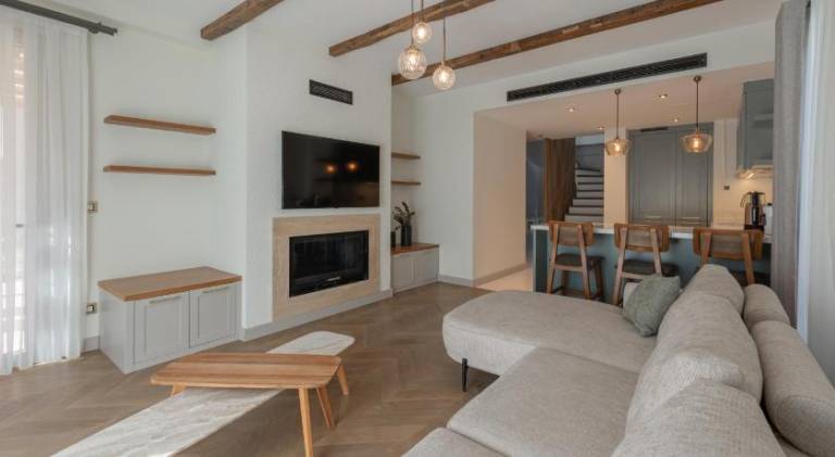 Fully equipped spacious villa with barbecue, garden & private pool | Close to the beach | Good for workation | Pet-friendly — photo 2