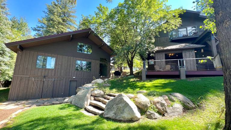 Vacation home with jacuzzi, terrace & BBQ | Beach view | Perfect for remote work in McCall, ID