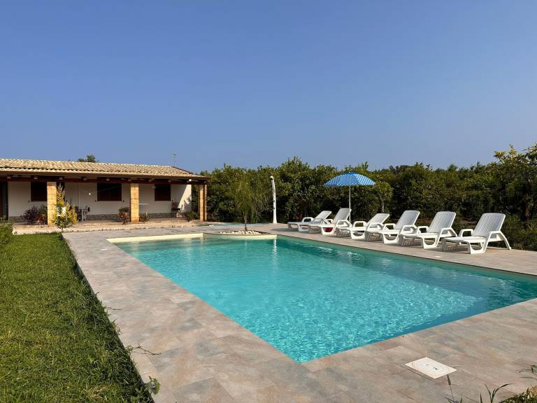 Villa Lorenzo with Private Garden, Whirlpool & Wi-Fi — photo 3