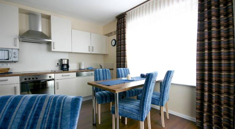 Serviced apartment with terrace & pool | Pet-friendly — photo 4