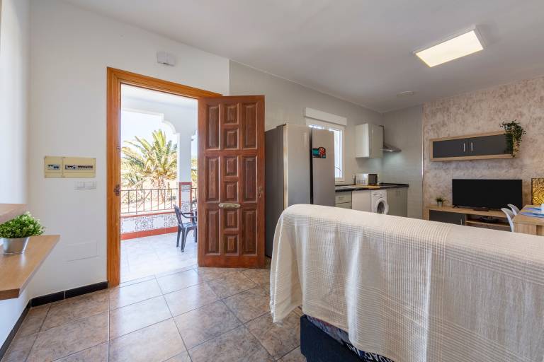 House with patio | Pet-friendly — photo 2