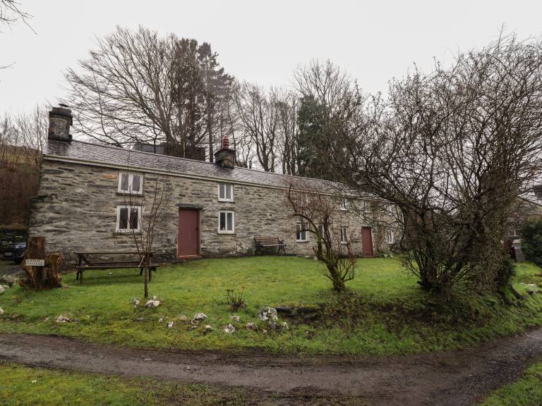 Cottage with yard in Conwy
