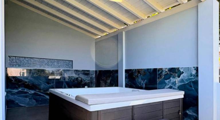Vacation home with garden, jacuzzi & terrace — photo 4