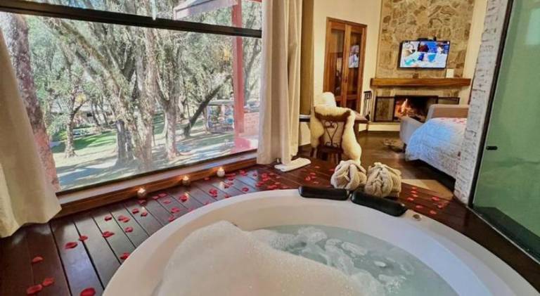 Wonderful lodge with yard, terrace & jacuzzi | Dogs allowed in Camanducaia