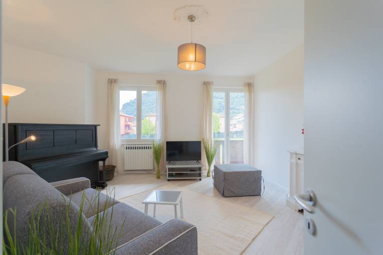 Rental apartment with terrace & garden | Garden view — photo 3