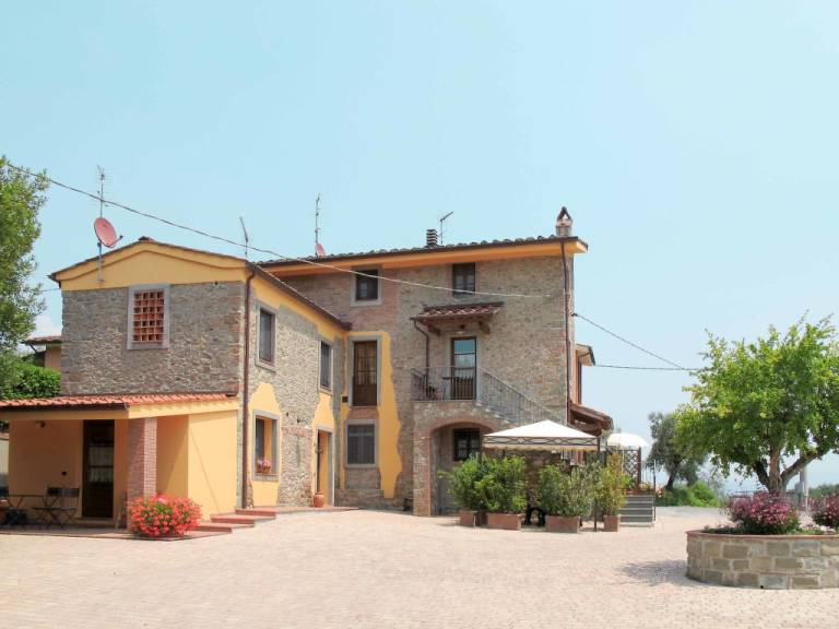 Farmhouse Montecarlo