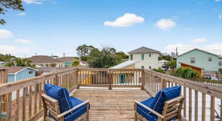 Emerald Escape 2 - 3 Blocks to Beach — photo 4