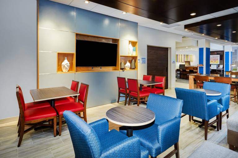 Holiday Inn Express & Suites Chicago North Shore - Niles By IHG — photo 2