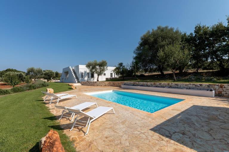 Fully equipped wonderful cottage with yard, grill & pool | Garden view | Pet-friendly in Ostuni
