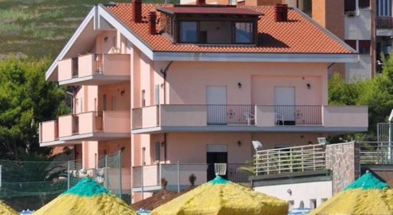Nice apartment with terrace | Next to the beach | Pets allowed in Silvi