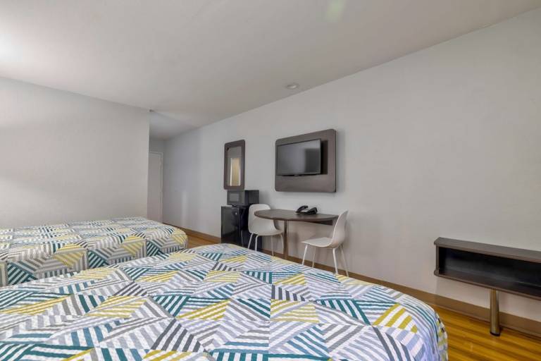 Motel Upper Baseline