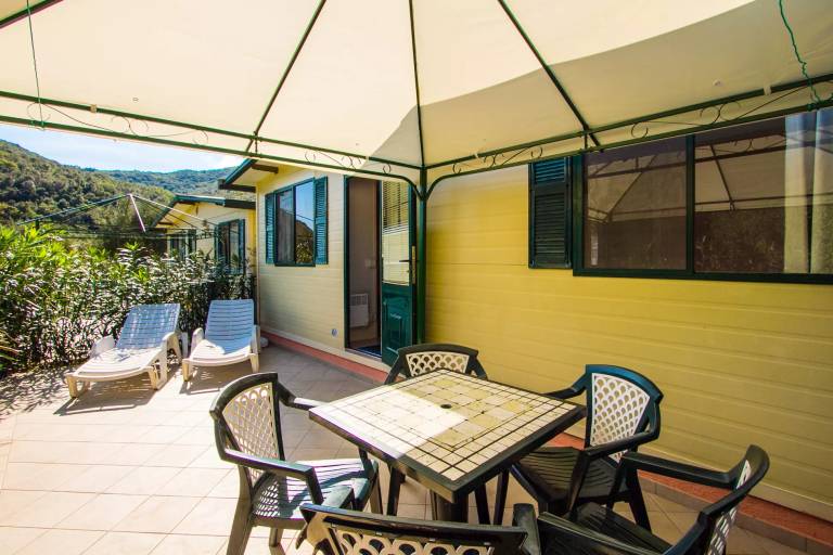 Mobile home with patio — photo 4