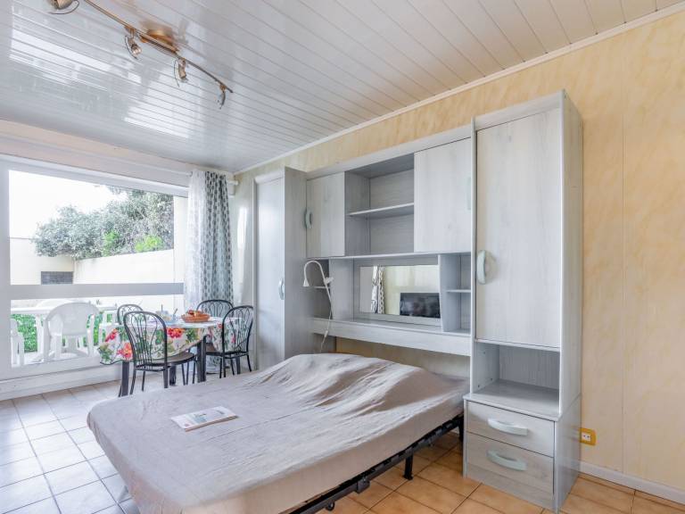 Apartment with terrace — photo 3