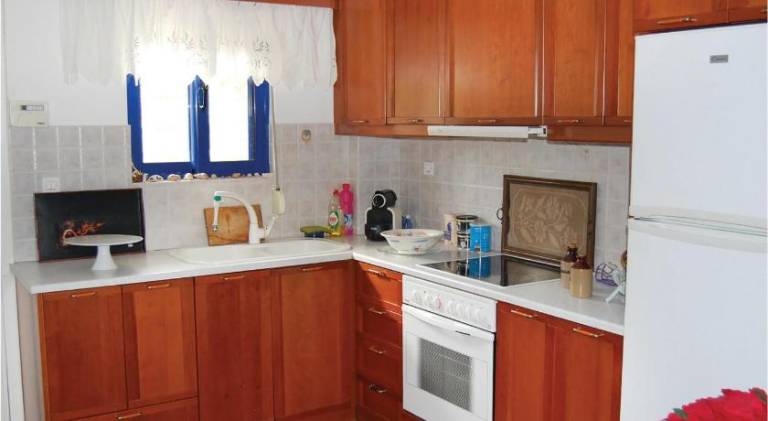 Fully equipped vacation home with yard | Dogs allowed — photo 2