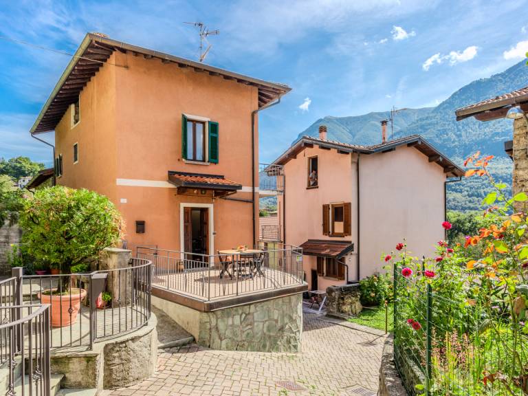 Ferienhaus in Carlazzo f&uuml;r max. 6 Personen