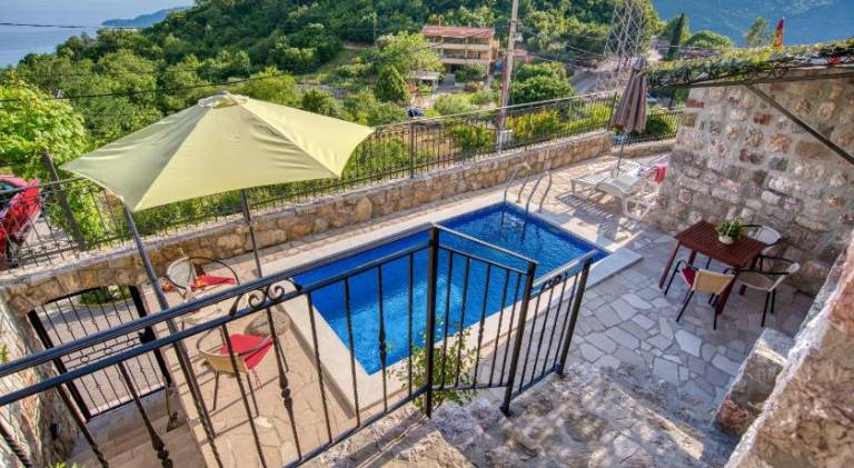 Villa with jacuzzi & pool | Pet-friendly in Budva