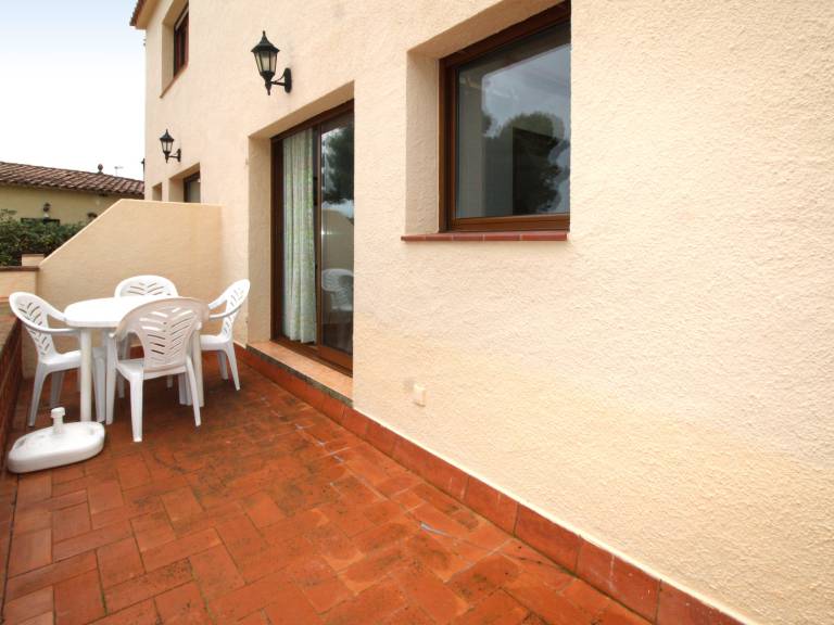 Vacation home with barbecue, private pool & terrace — photo 3