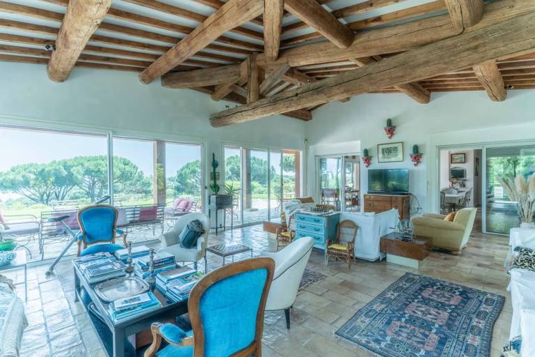 Family-oriented vacation home with barbeque, yard & private pool | Sea view | Pets allowed — photo 4