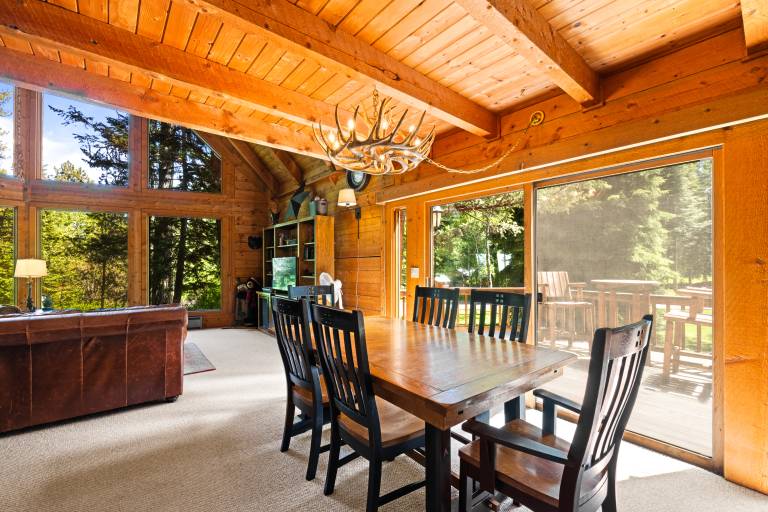 Bear Lodge - Hot Tub - Forested Setting - Pet Friendly — photo 5