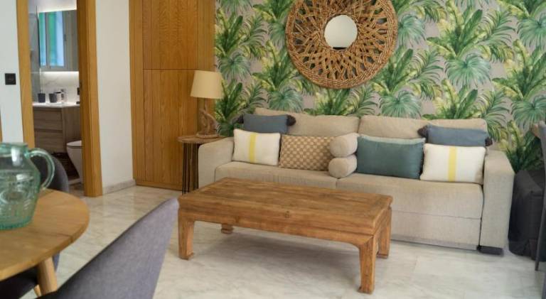 Holiday apartment with terrace, yard & pool — photo 4