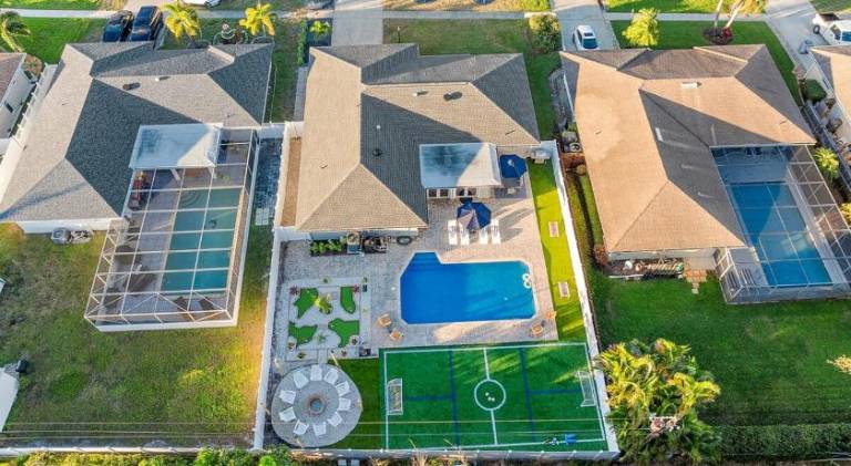 House with pool in West Palm Beach, FL