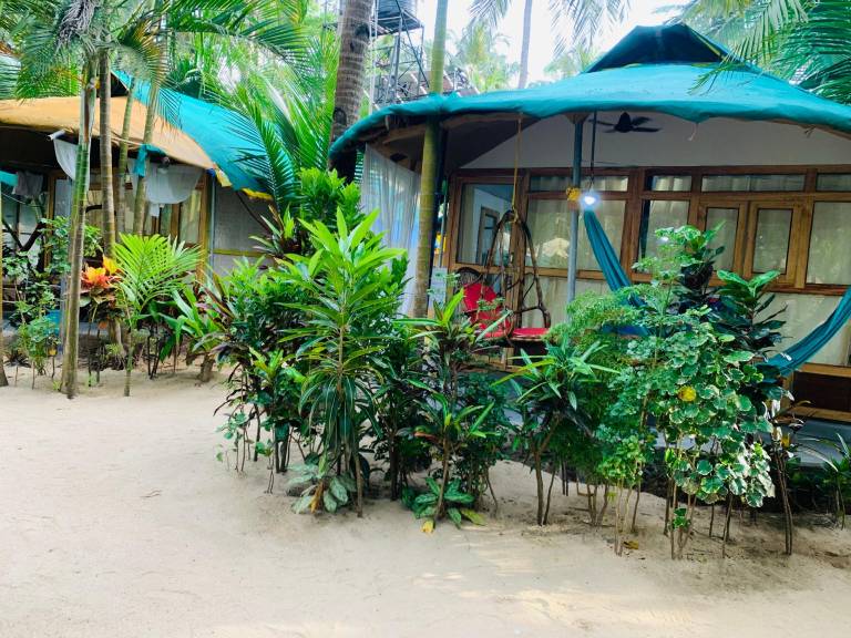 Bungalow with patio & yard — photo 5