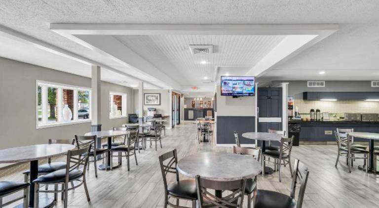 Hotel O Suites & Conference Centre Urbana-Champaign University — photo 5
