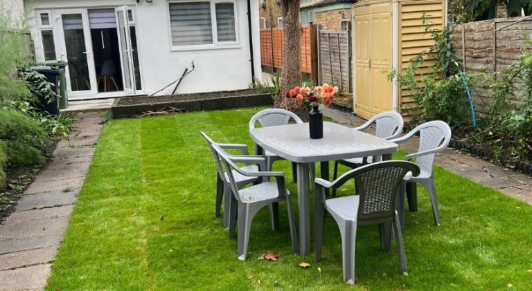 Aisiki Stays Uxbridge House, Near Heathrow & Denham 5-Bedroom & 2-Bathroom, Pet Friendly House with — photo 5