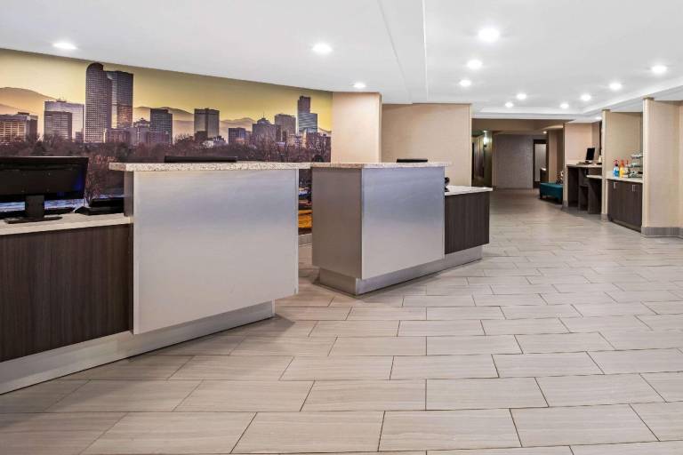 La Quinta Inn & Suites by Wyndham Denver Aurora Medical — photo 4