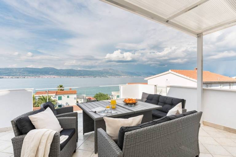 Rental apartment with yard, BBQ & terrace — photo 4